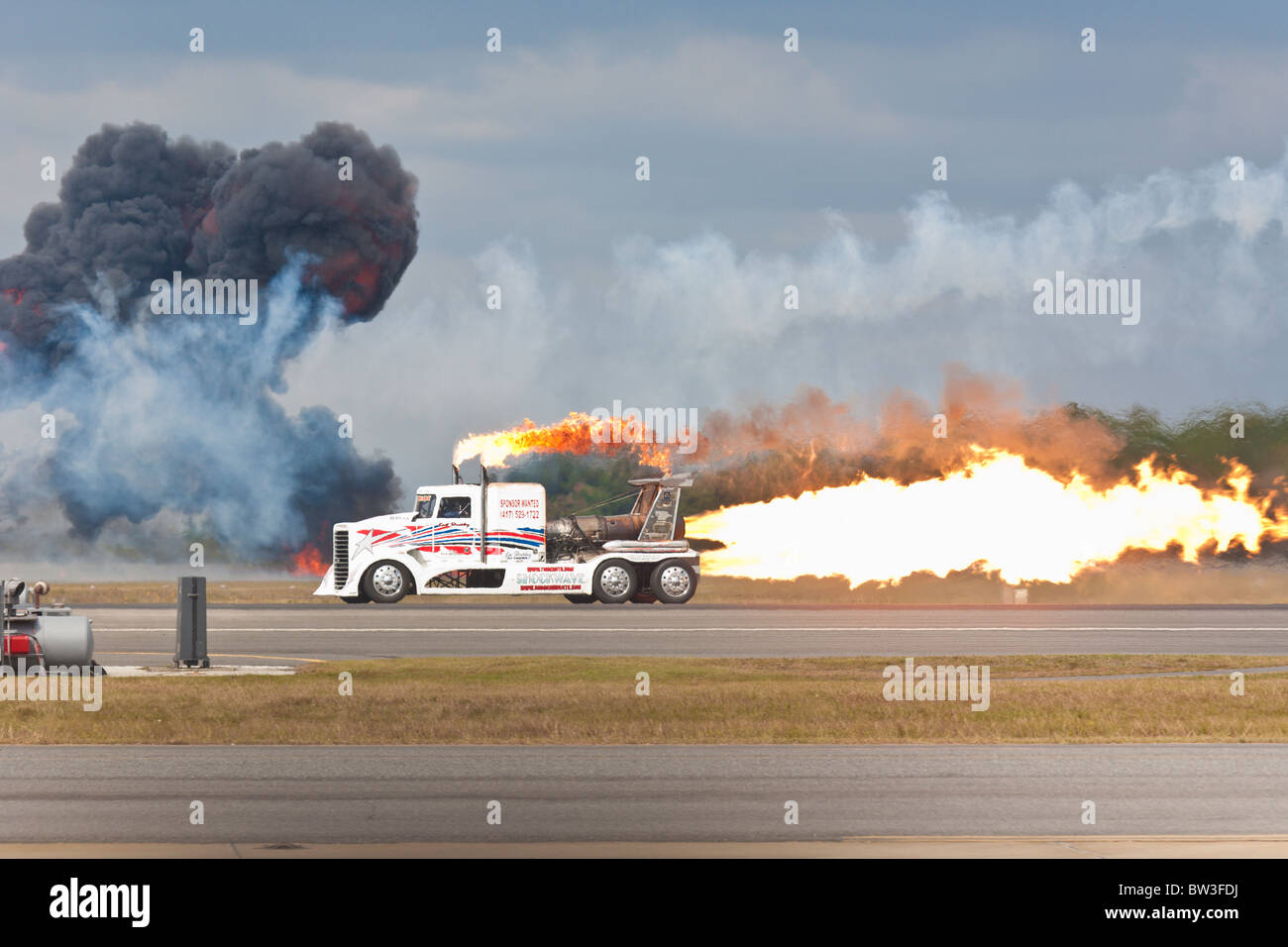 Kent Shockley esegue il suo getto massa carrello visualizza durante air show al NAS Jacksonville, Florida Foto Stock
