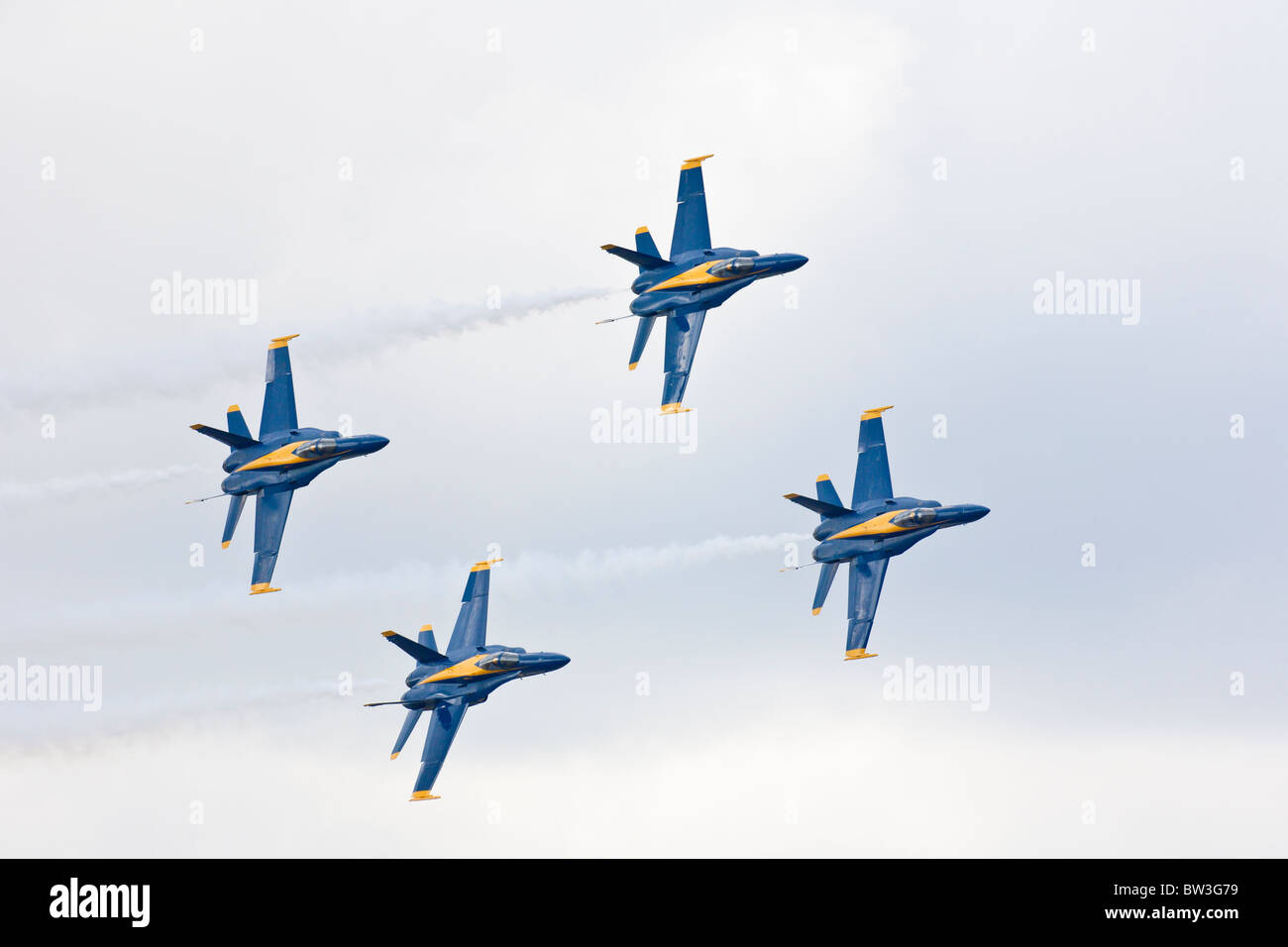 US Navy dimostrazione di volo squadrone Blue Angels eseguire in aria mostra al NAS Jacksonville, Florida Foto Stock