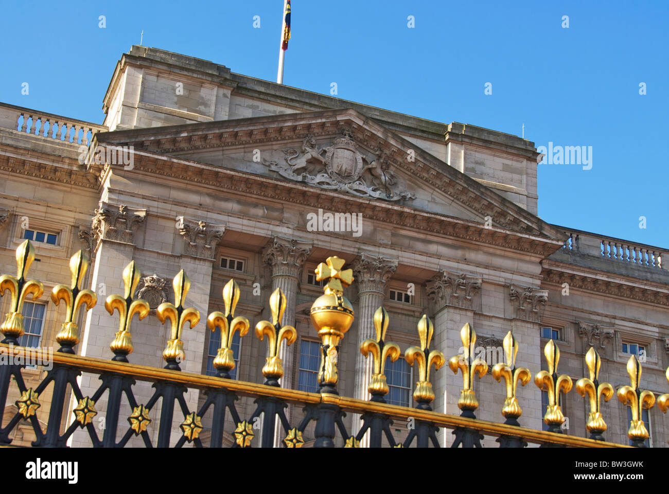 Ringhiere fuori Buckingham Palace Foto Stock