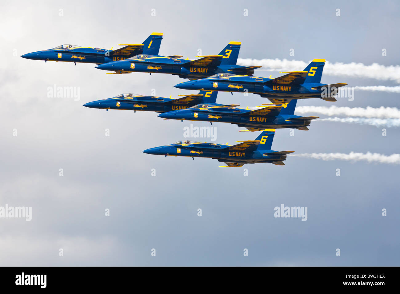 US Navy dimostrazione di volo squadrone Blue Angels eseguire in aria mostra al NAS Jacksonville, Florida Foto Stock