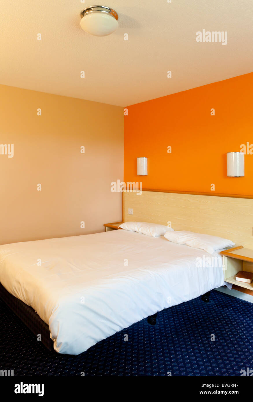 Interno del Travelodge la stanza del motel un bilancio catena di alberghi diffusi nel Regno Unito a prezzi bassi e senza fronzoli Foto Stock