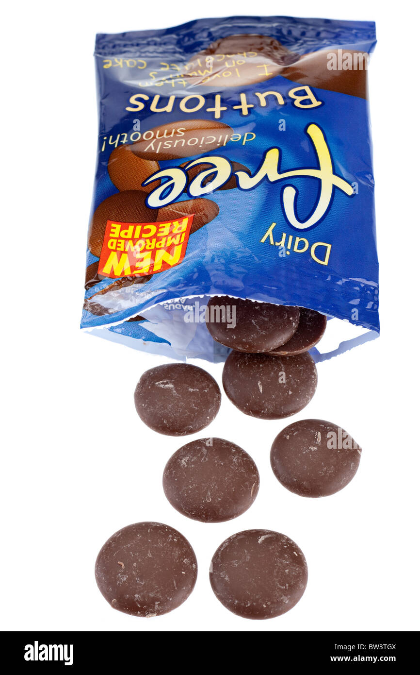 Pacchetto blu di latticini il cioccolato senza spargimento di pulsanti su una superficie bianca Foto Stock