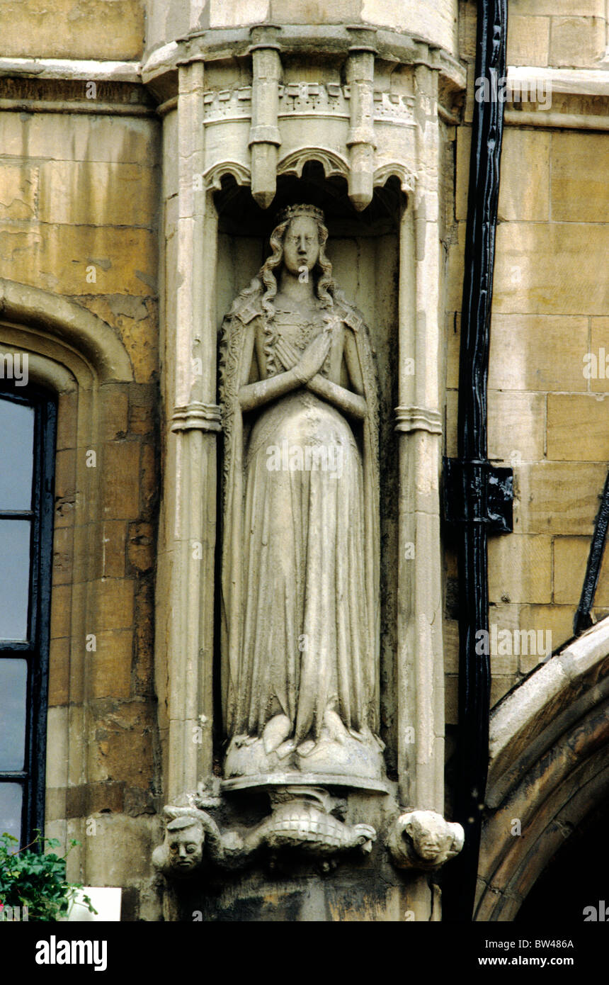 Lincoln, il Gate Stonebow, statua della Vergine Maria medievale scolpita in pietra carving intagli statue Inghilterra scultura inglese Foto Stock