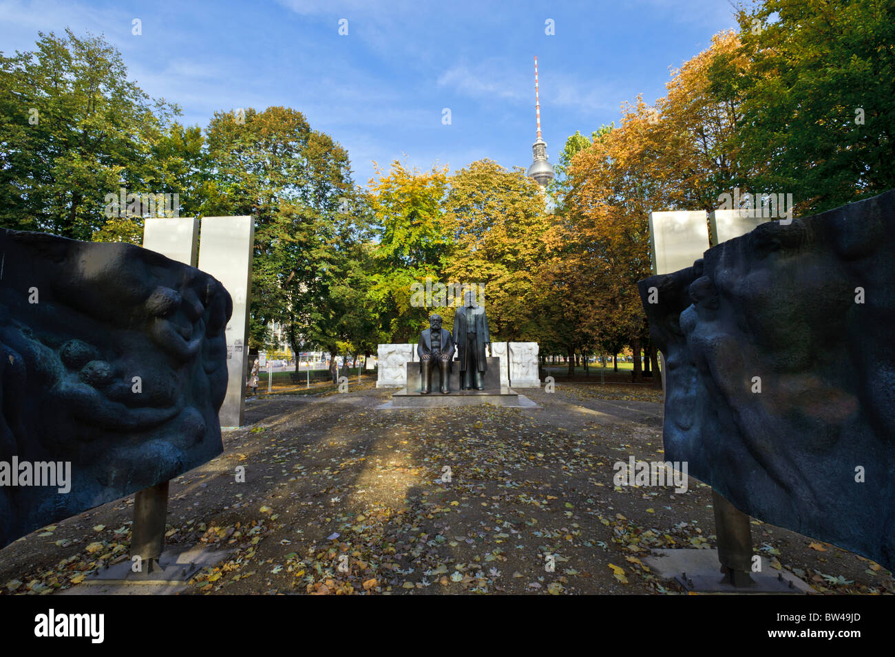 Sculture di Marx-Engels-Forum, posizionamento temporaneo, Berlino, Germania, Europa Foto Stock