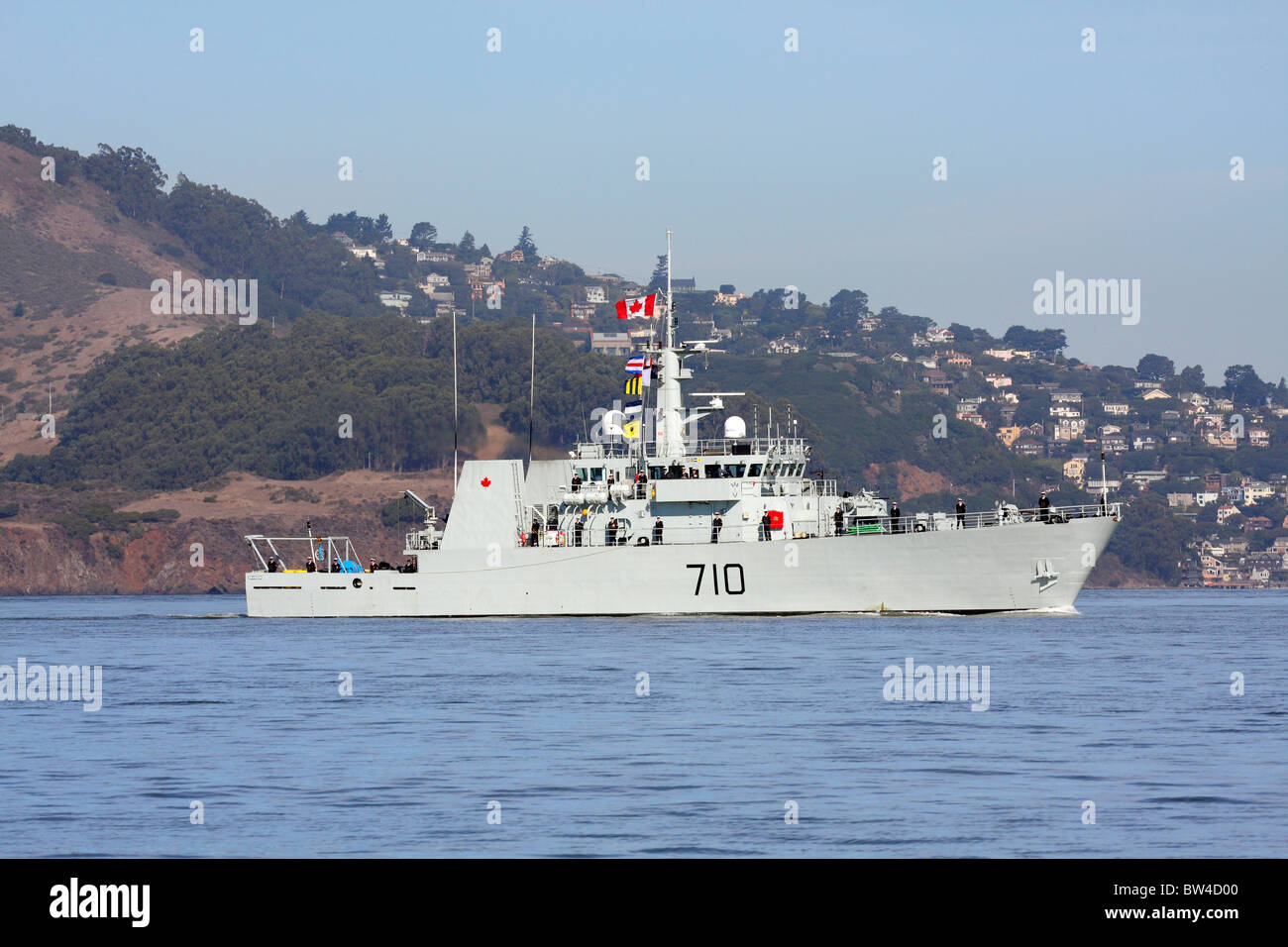 Marina canadese Kingston classe nave pattuglia HMCS Brandon (MM 710) Vele di tutta la baia di San Francisco Foto Stock