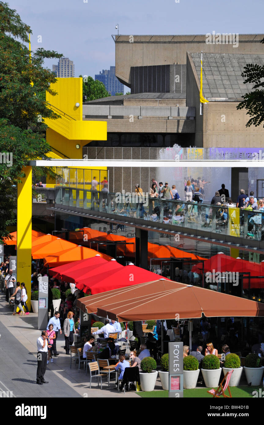 Royal Festival Hall terrazza sopra il sole rosso estivo tettoie sopra Foyles libreria e ristoranti aziende Southbank Centre Lambeth Londra Inghilterra Regno Unito Foto Stock