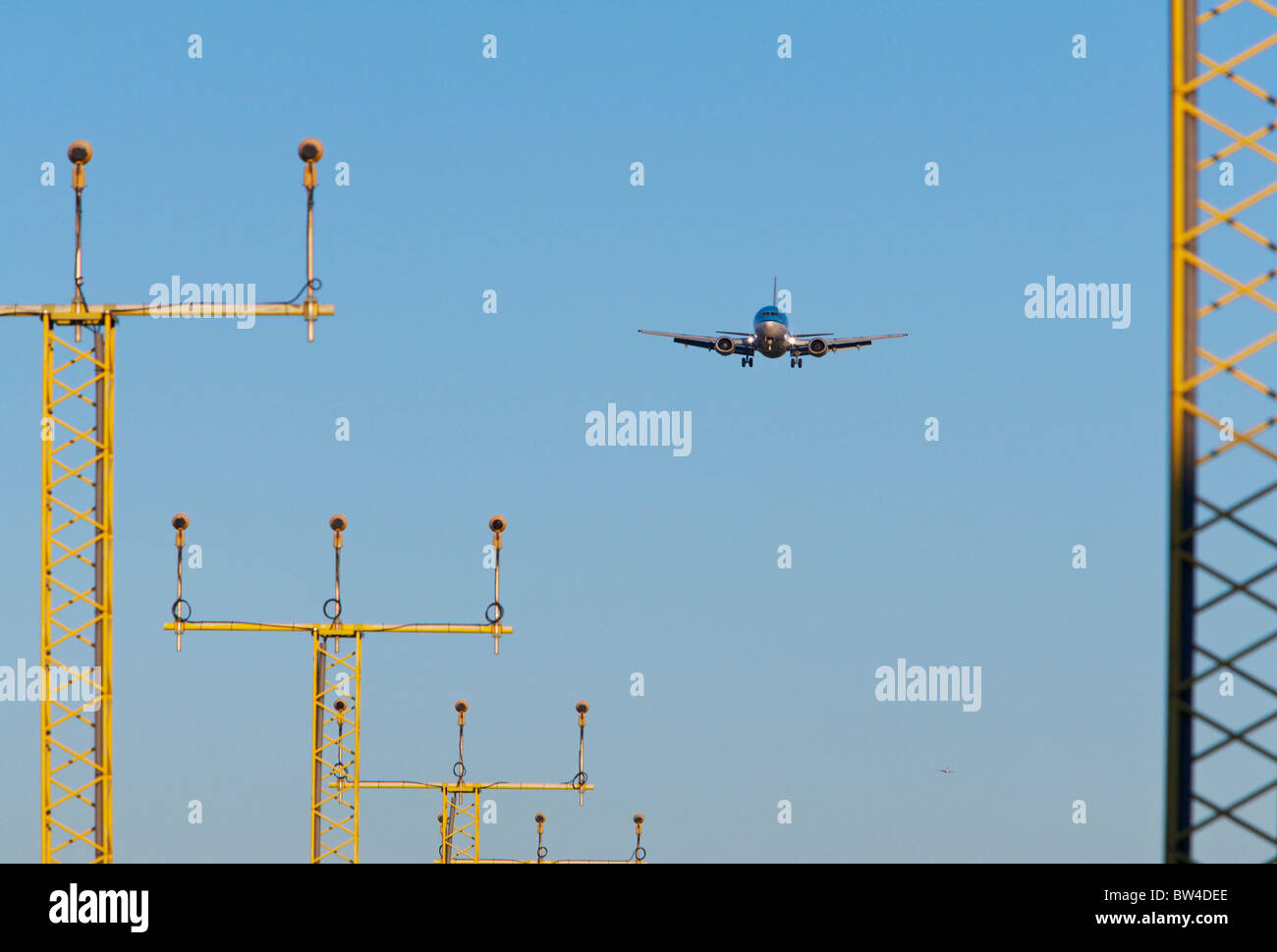 Un piano di avvicinamento delle luci di atterraggio all'aeroporto di Edimburgo Foto Stock