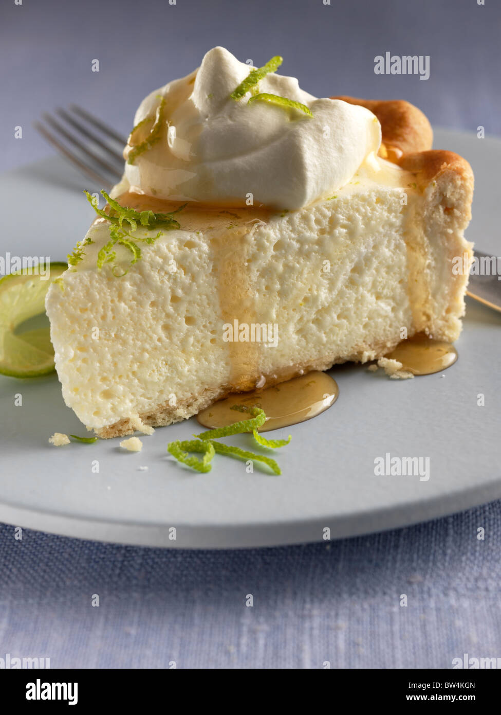 Singola fetta di lime torta chiffon Foto Stock