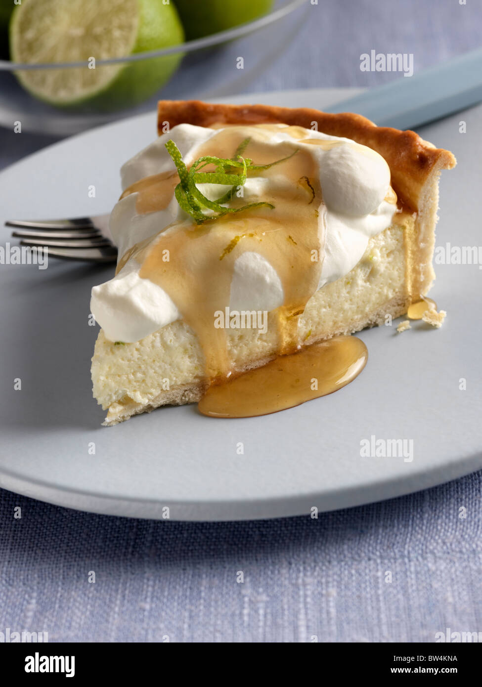 Una singola porzione di calce chiffon pie Foto Stock