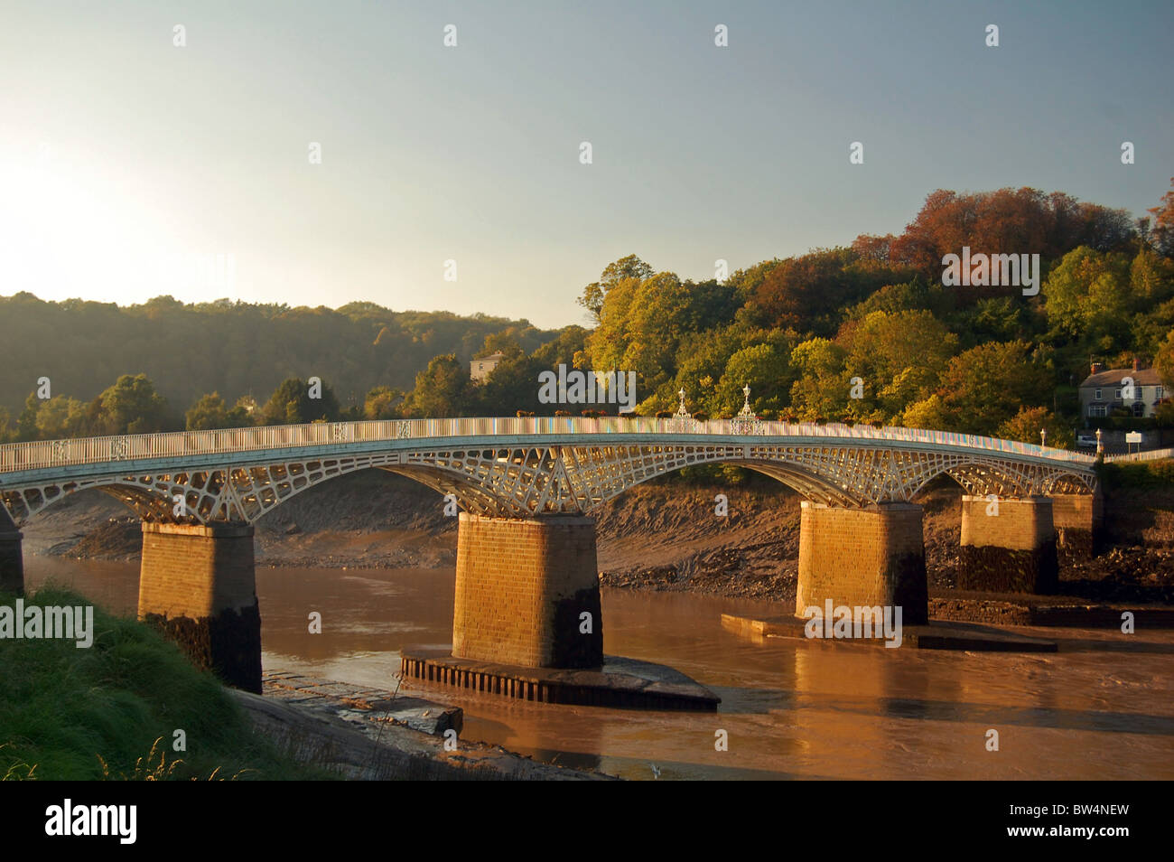 Chepstow vecchio ponte sul fiume Wye Foto Stock