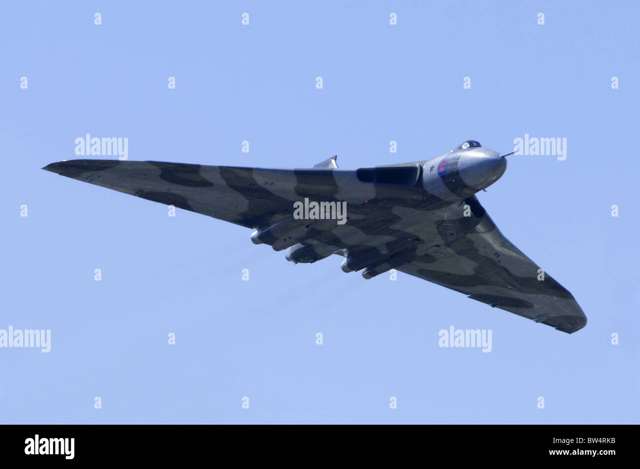 Avro Vulcan Bomber xh558 facendo una flypast a Airshow di Farnborough Foto Stock