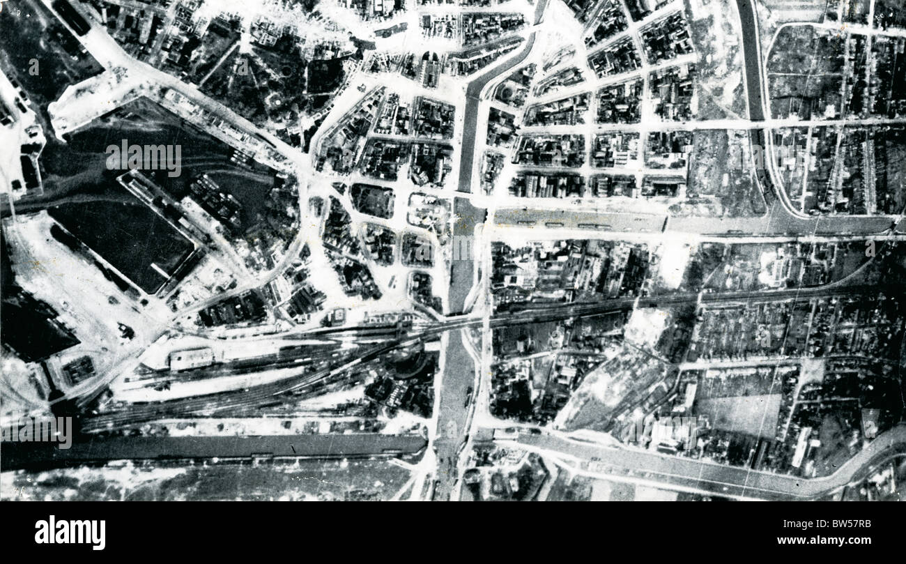 La foto dopo gli attacchi a Mannheim Germania a metà dicembre 1940 mostra danneggiato docks & ferrovie Foto Stock