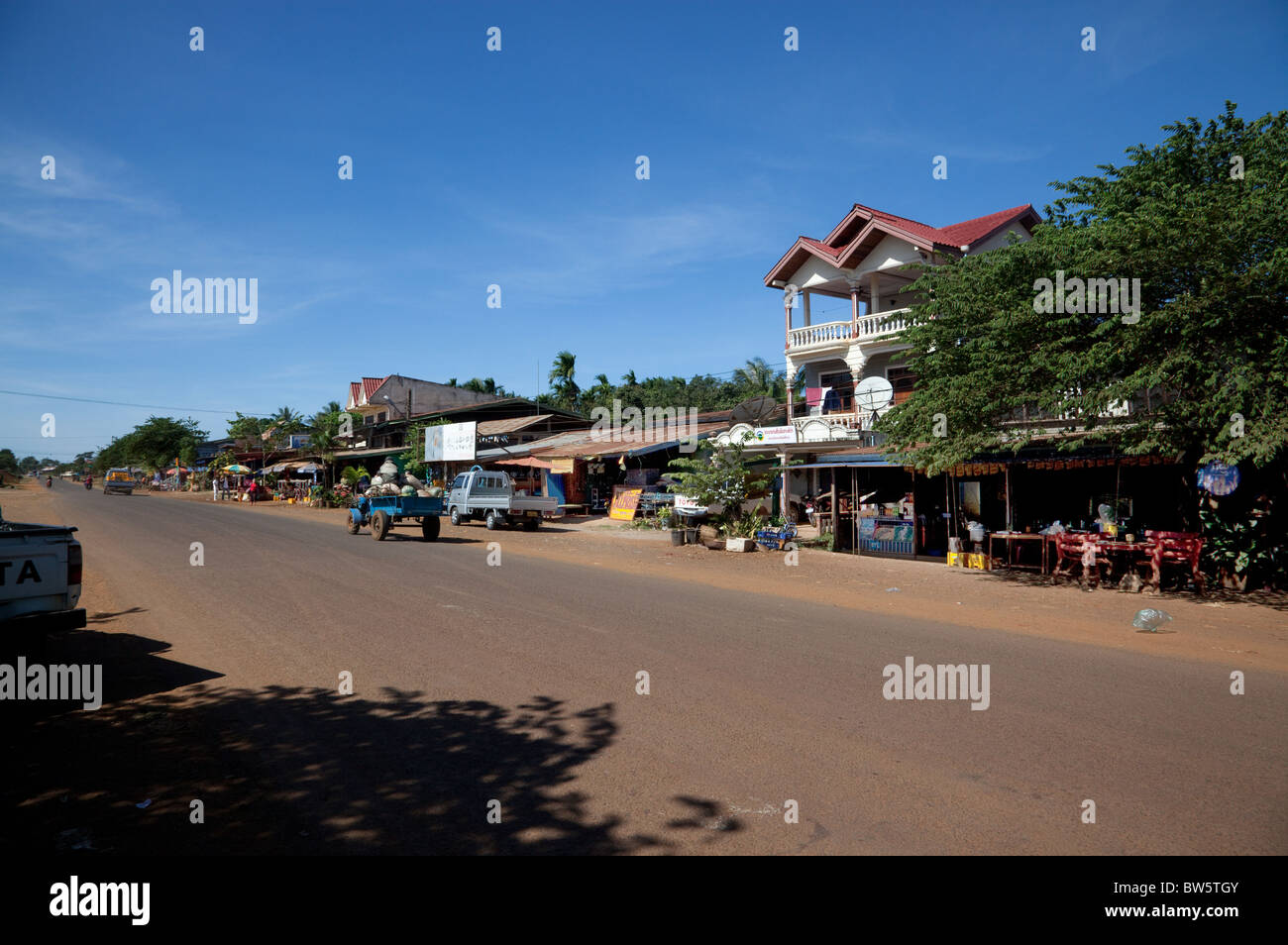 Il centro della città di Laong Nam nel Laos del sud. Foto Stock