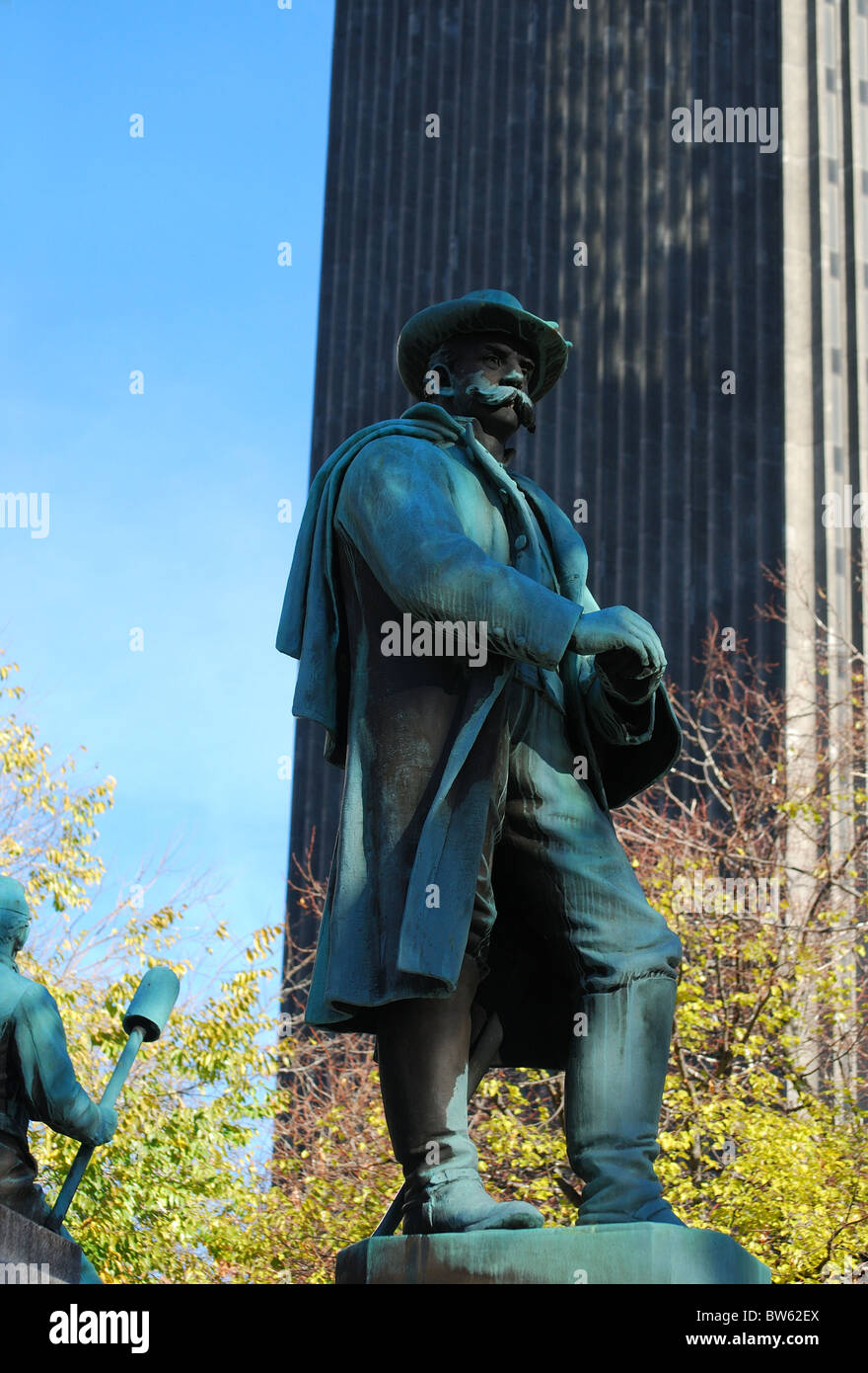 Uno dei quattro statue intorno a soldati e marinai monumento. Foto Stock