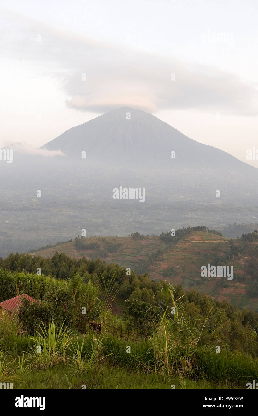 Vulcano Muhavura nel Parc National des Volcans Ruanda Foto Stock