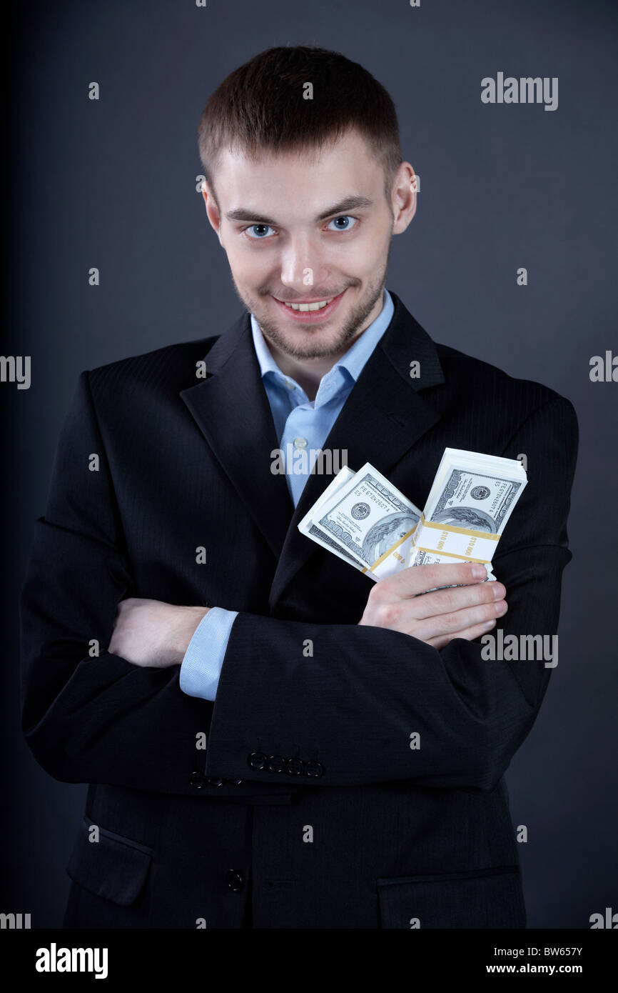 Ritratto di fiducioso imprenditore con dollari Foto Stock