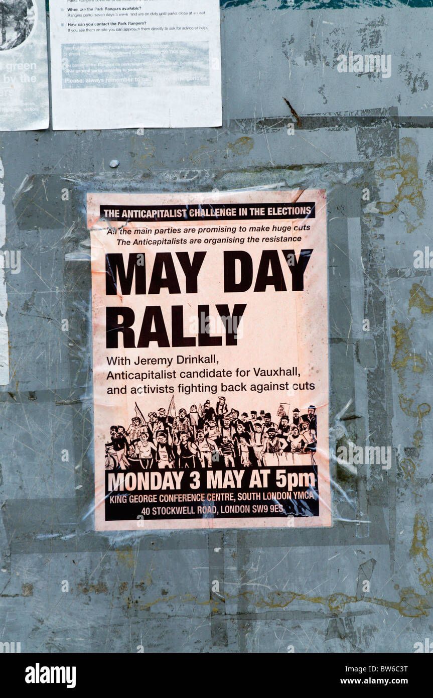 Un poster pubblicitari un giorno di maggio Rally per protestare contro i tagli nei servizi pubblici. Foto Stock