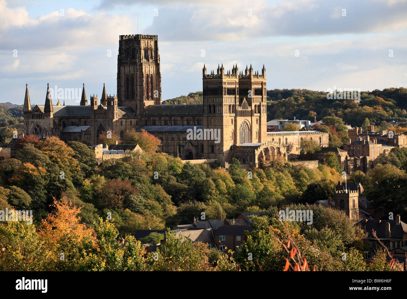 La Cattedrale di Durham come visto dalla stazione ferroviaria, Durham, Inghilterra Foto Stock