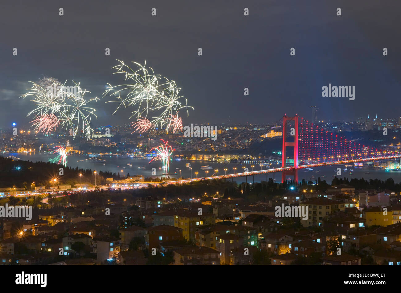 Fuochi d'artificio durante le celebrazioni del Giorno della Repubblica di Turchia,a Istanbul Foto Stock