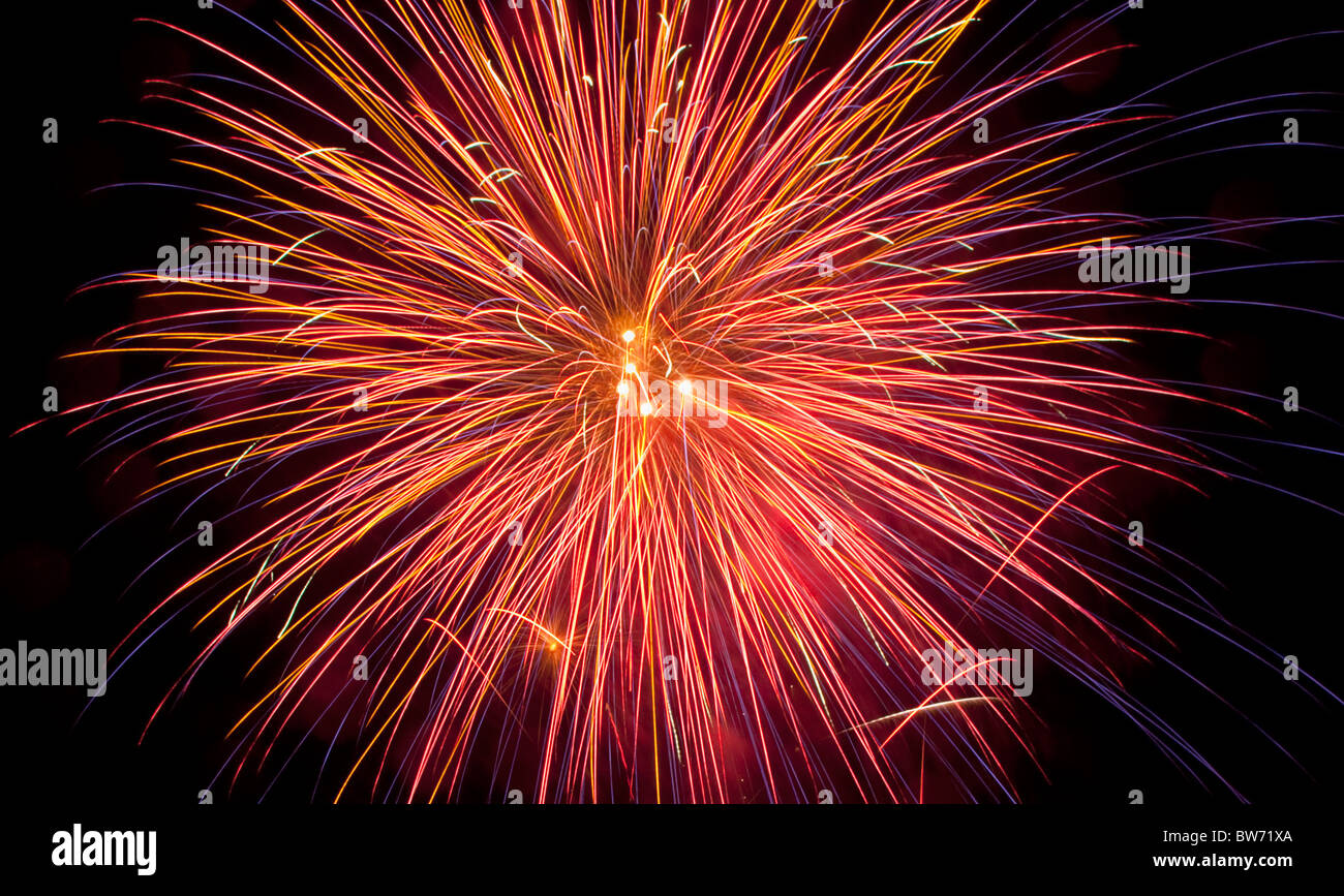 Sagre, Guy Fawkes, fuochi d'artificio, display a colori di fuochi d'artificio. Foto Stock
