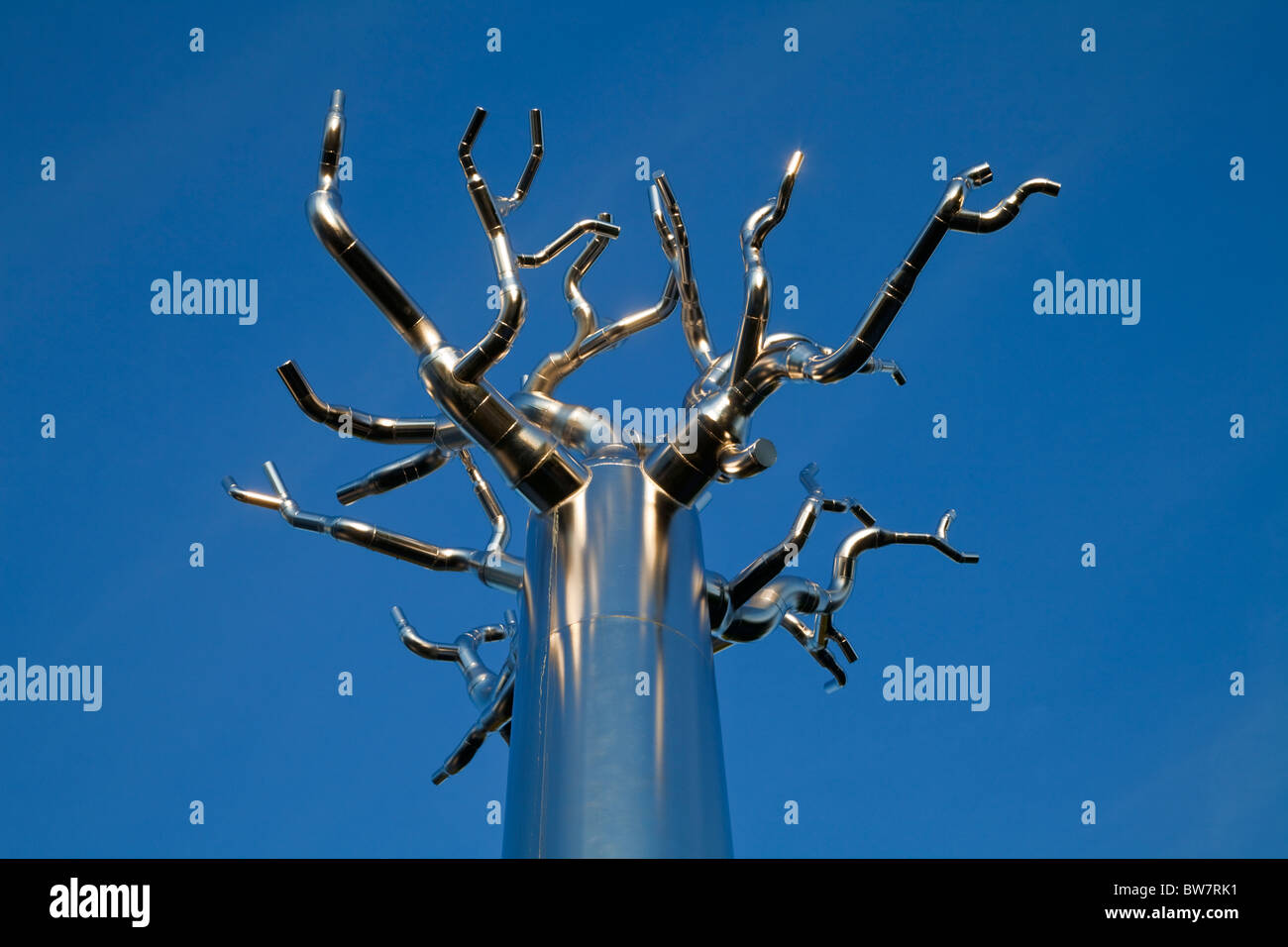 La scultura contemporanea al di fuori di Visual Centro per l Arte Contemporanea e George Bernard Shaw Theatre, Carlow Town, Irlanda Foto Stock