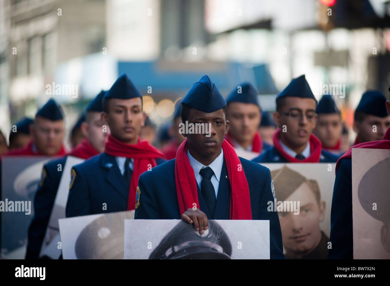 ROTC dimostranti nel 91º anniversario del veterano del giorno Parade di New York Foto Stock