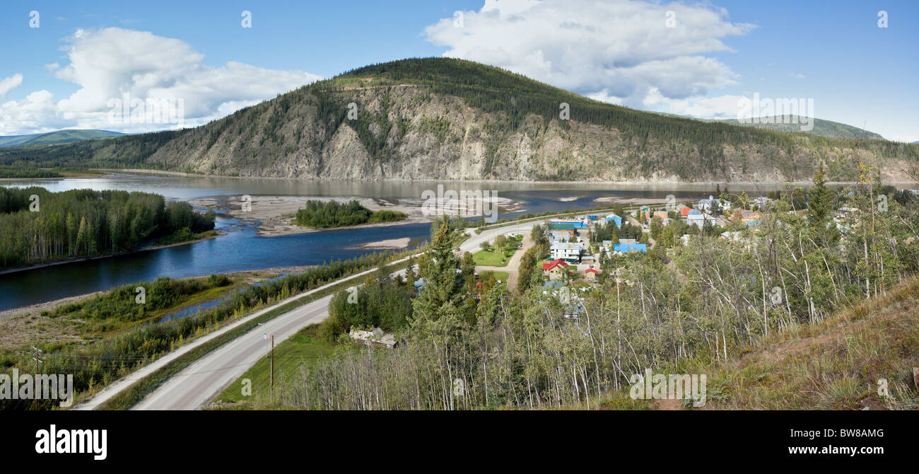 Dawson City, Yukon e la confluenza del Klondike e fiumi Yukon Foto Stock