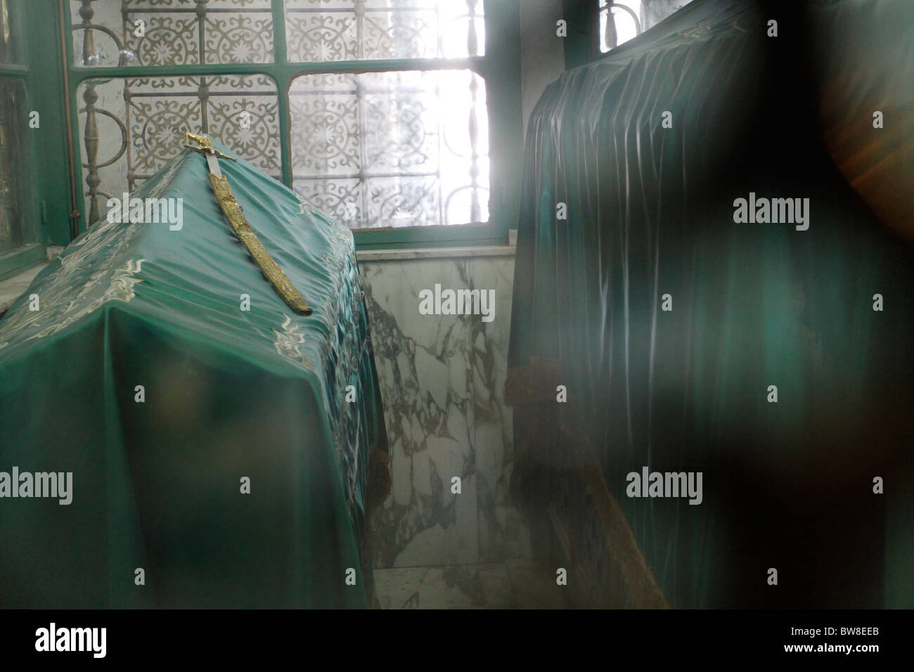 Spada sul Khalid Al-Walid tomba all'interno di Khalid Al-Walid moschea di Homs, Siria. Foto Stock