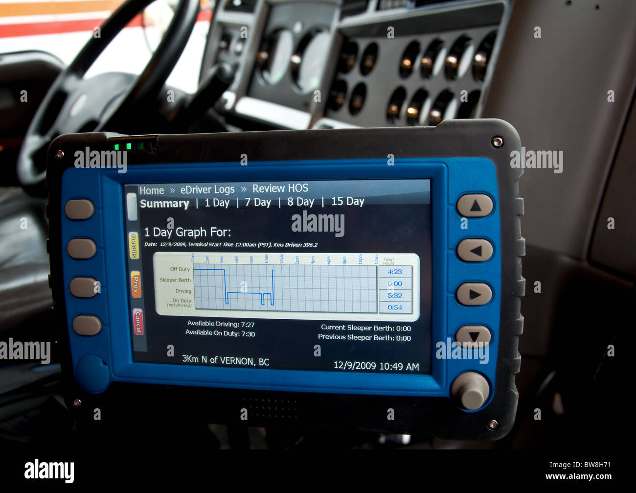 Un giornale di bordo elettronico per i camionisti tiene traccia delle ore di servizio. Foto Stock