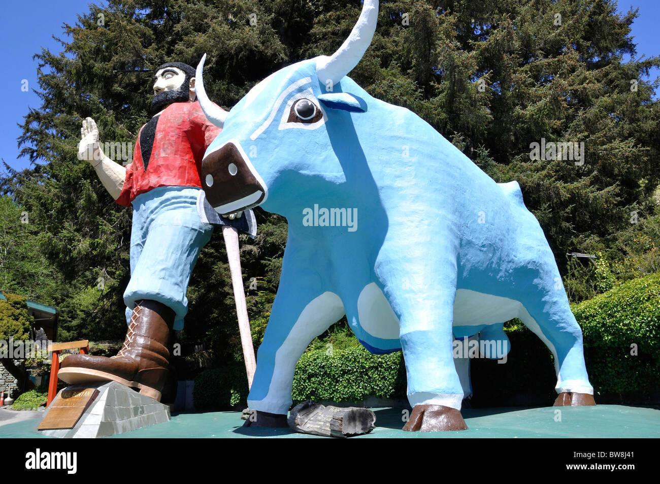 Il babe il bue blu della statua di Paul Bunyan ad alberi di mistero, di Klamath, CALIFORNIA, STATI UNITI D'AMERICA Foto Stock