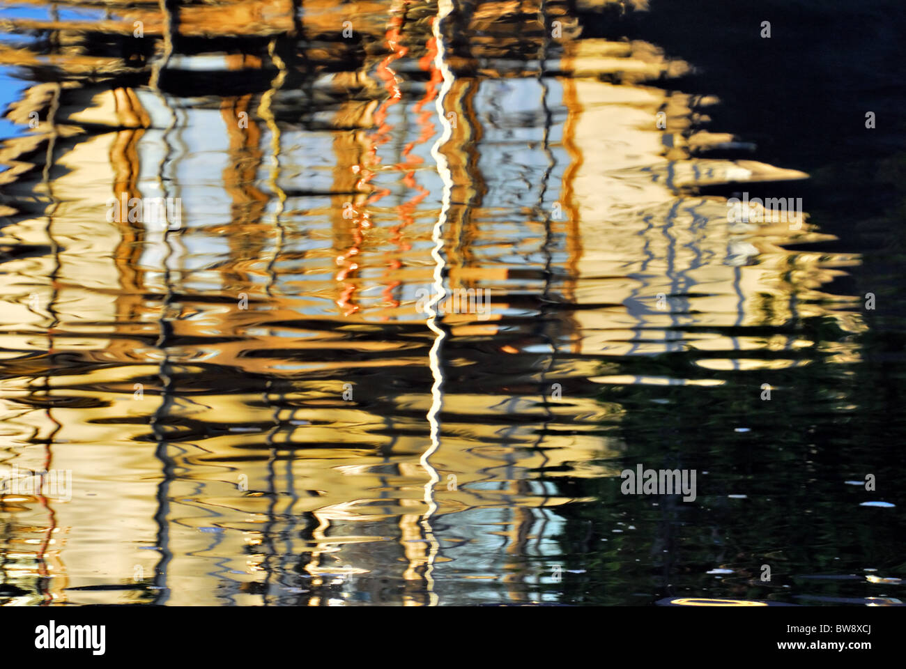 Abstract riflessioni in acqua Foto Stock