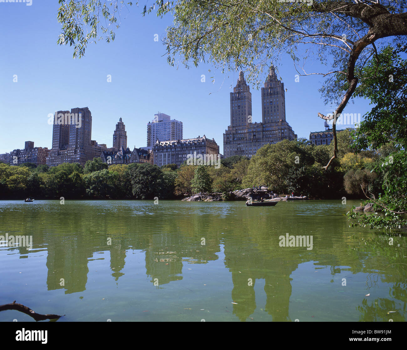 Il lago su Central Park di New York, nello Stato di New York, Stati Uniti d'America Foto Stock