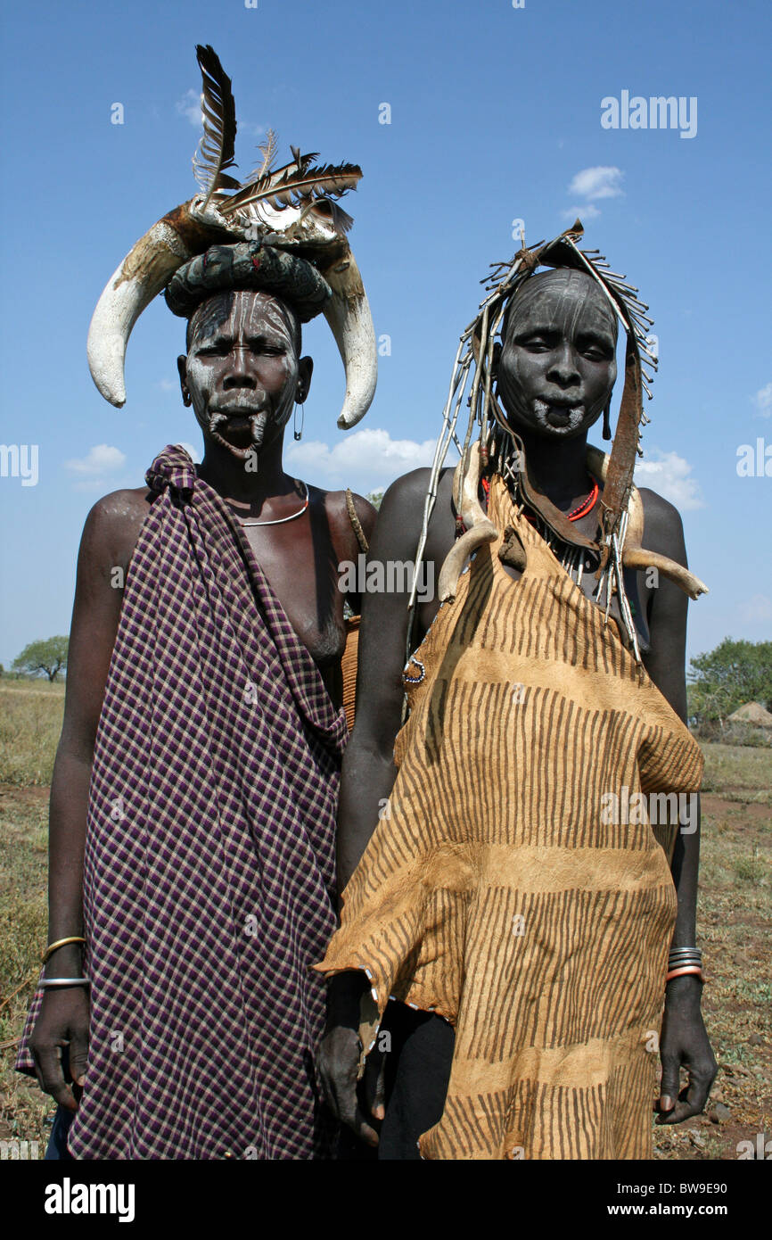 Tribù dei Mursi donne, Valle dell'Omo, Etiopia Foto Stock