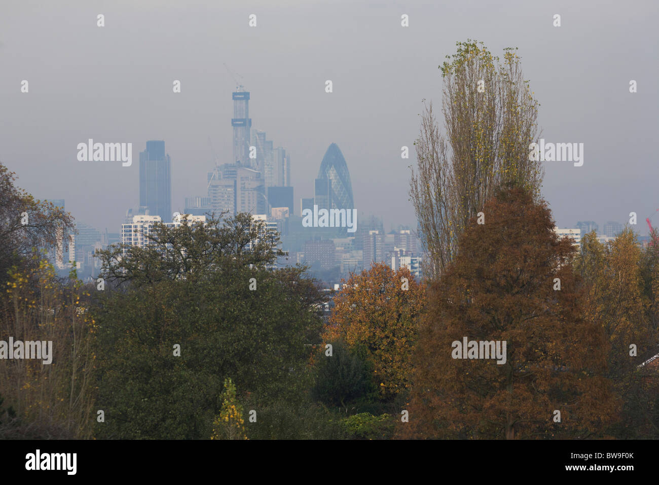 City of London skyline visto dalla terra superiore di Brockwell Park, Herne Hill. Foto Stock