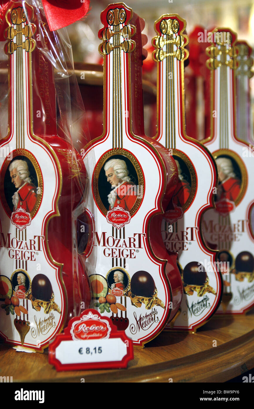 Mozart Geige, violino caso con cioccolatini, Salisburgo, Austria Foto Stock