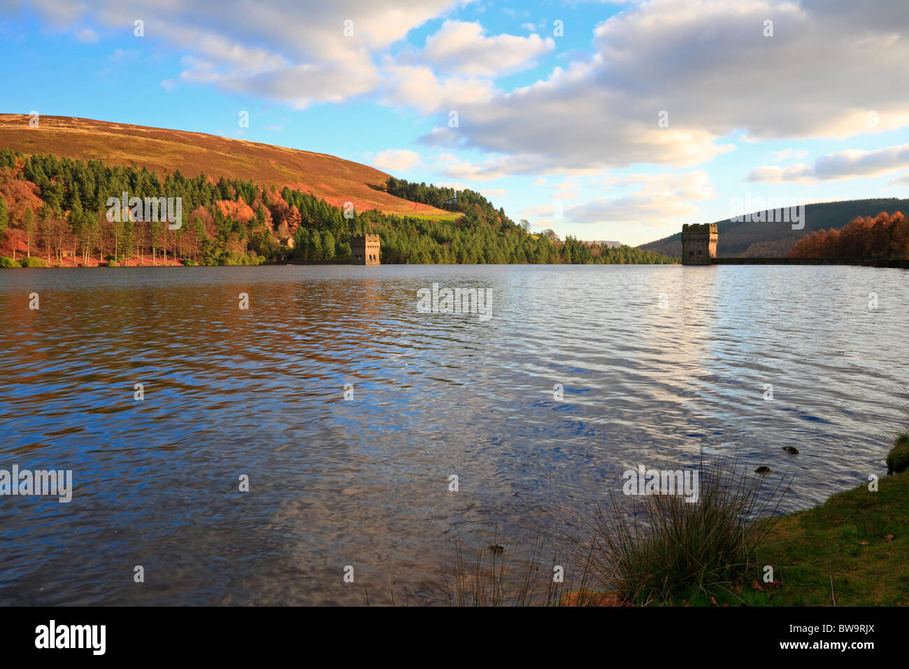 Serbatoio Derwent, Superiore Derwent Valley, Parco Nazionale di Peak District, Derbyshire, Inghilterra, Regno Unito. Foto Stock