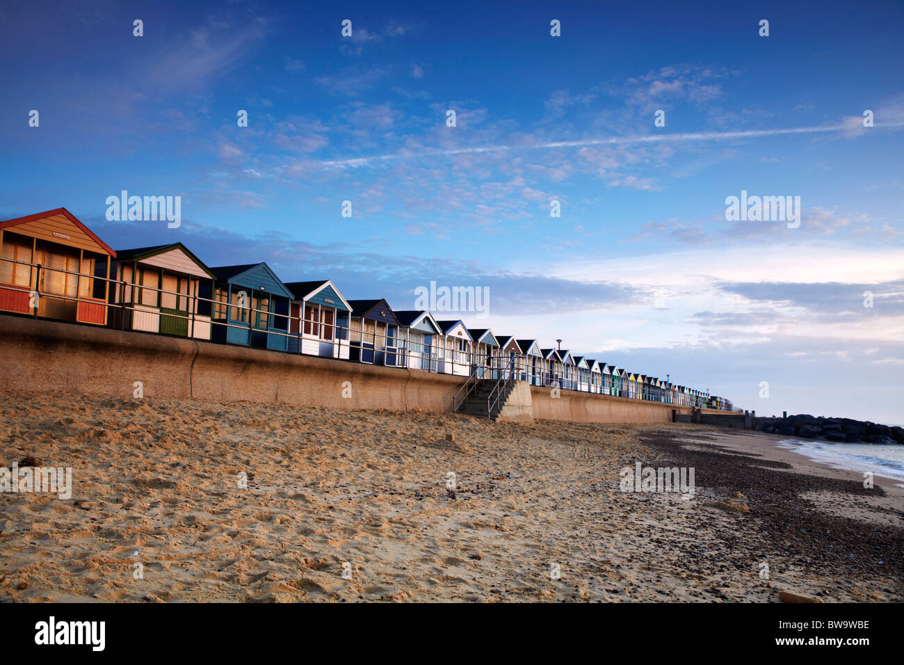 Colorate Cabine sulla spiaggia, a Southwold, Suffolk, Regno Unito Foto Stock