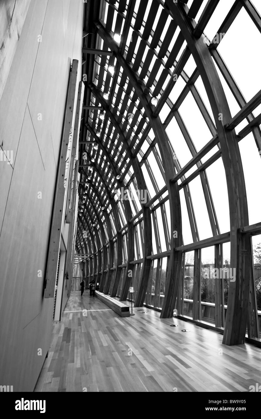 Curva di finestra in legno all'interno della galleria d'Arte di Ontario museo contemporaneo Foto Stock