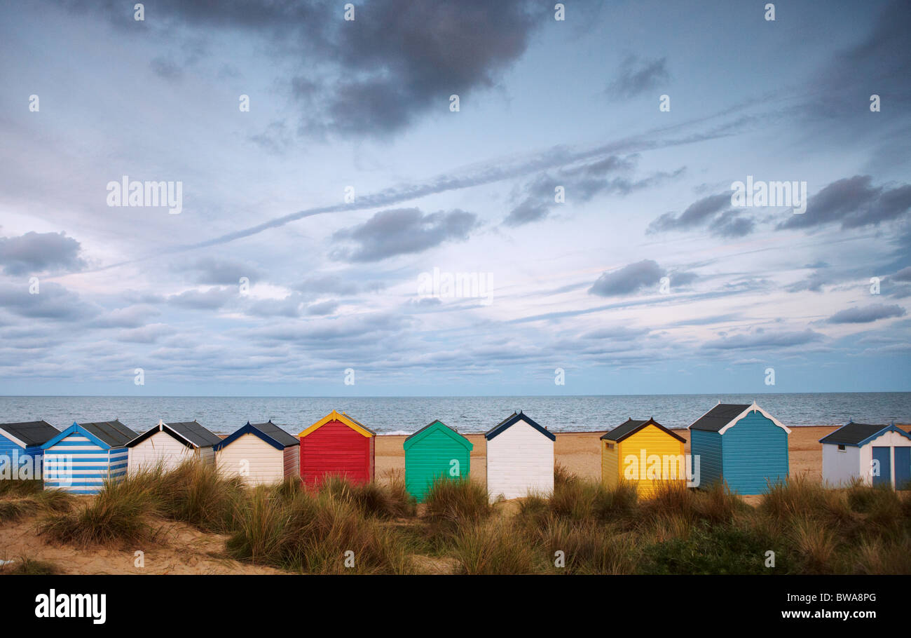 Colorate Cabine sulla spiaggia, a Southwold, Suffolk, Regno Unito Foto Stock