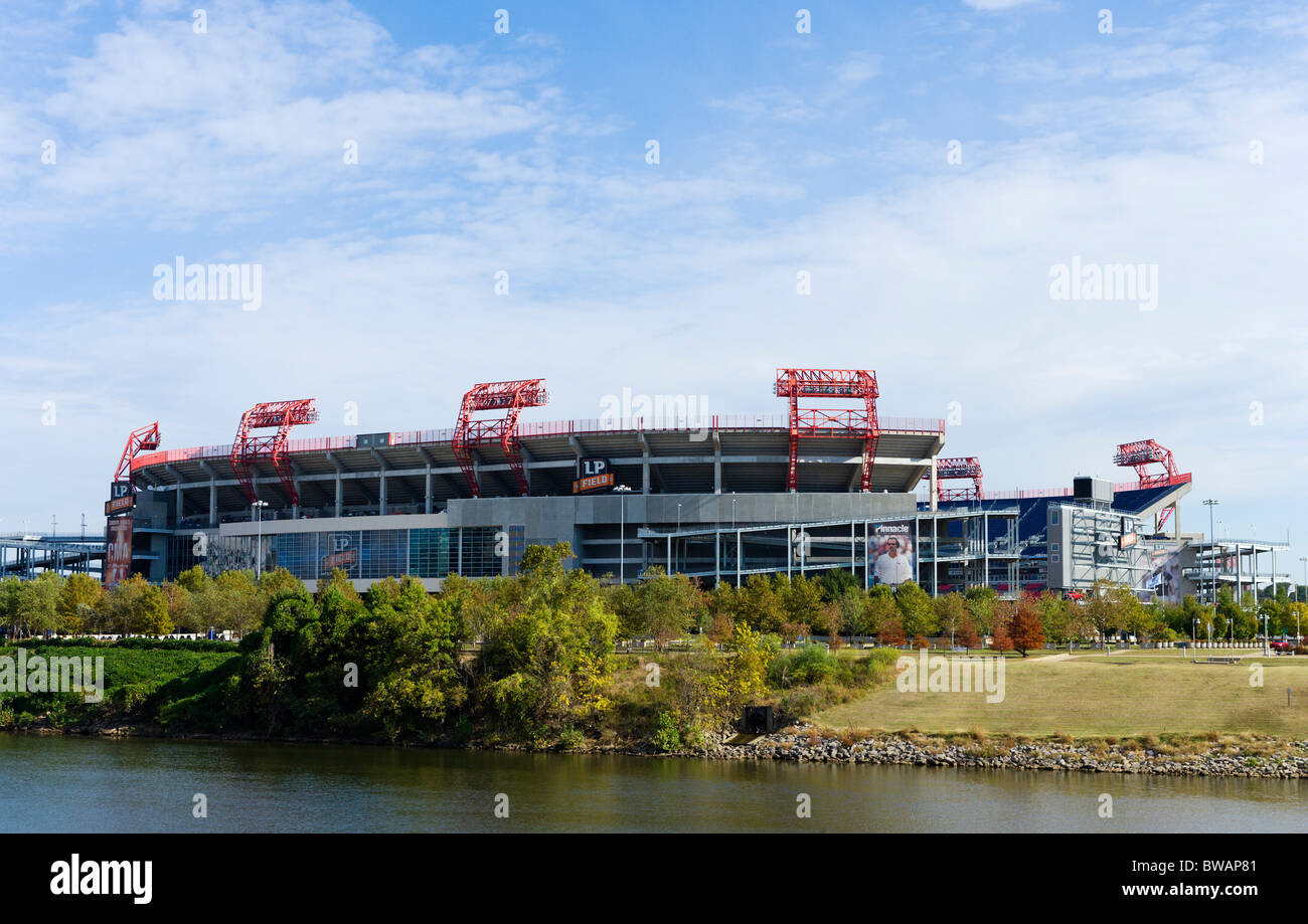 LP Field stadio di calcio attraverso il Cumberland River, Nashville, Tennessee, Stati Uniti d'America Foto Stock
