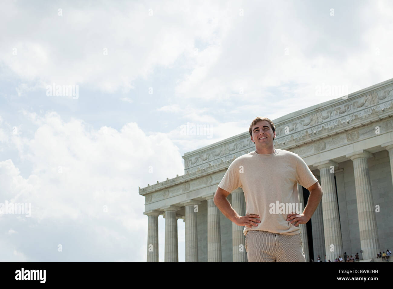 Giovane uomo presso il Lincoln Memorial Foto Stock