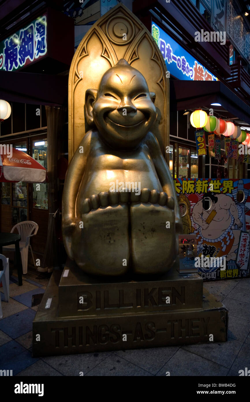 Billiken il dio delle cose come dovrebbero essere. Shinsekai distretto di Naniwa Ward, Osaka, Giappone. Foto Stock