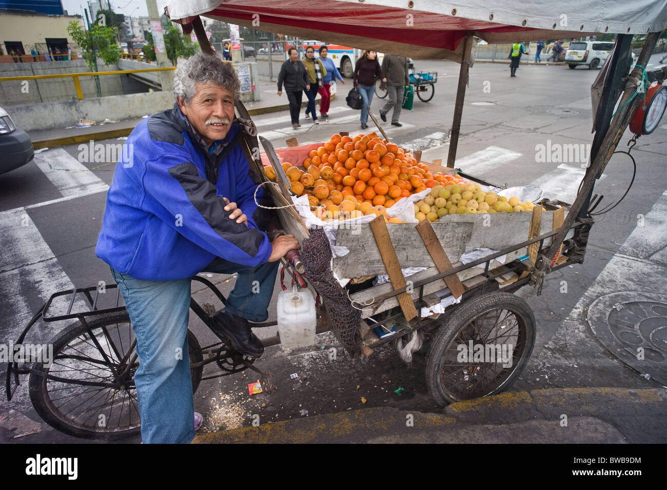 Venditori di frutta, Lima, Peru Foto Stock