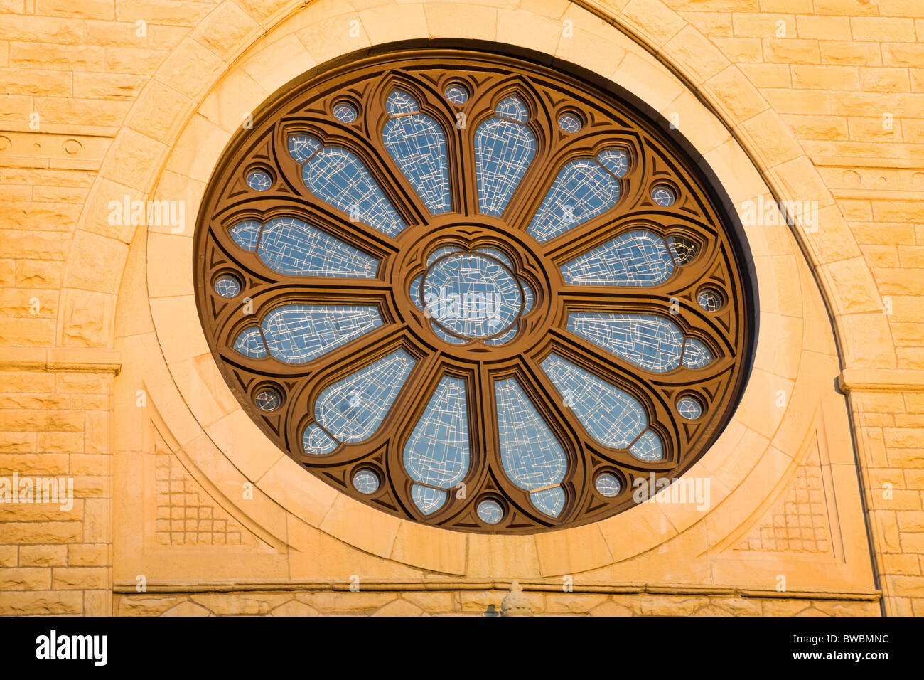 Gli ultimi raggi di sole sulla Cattedrale del Santo Nome nel centro di Chicago Foto Stock