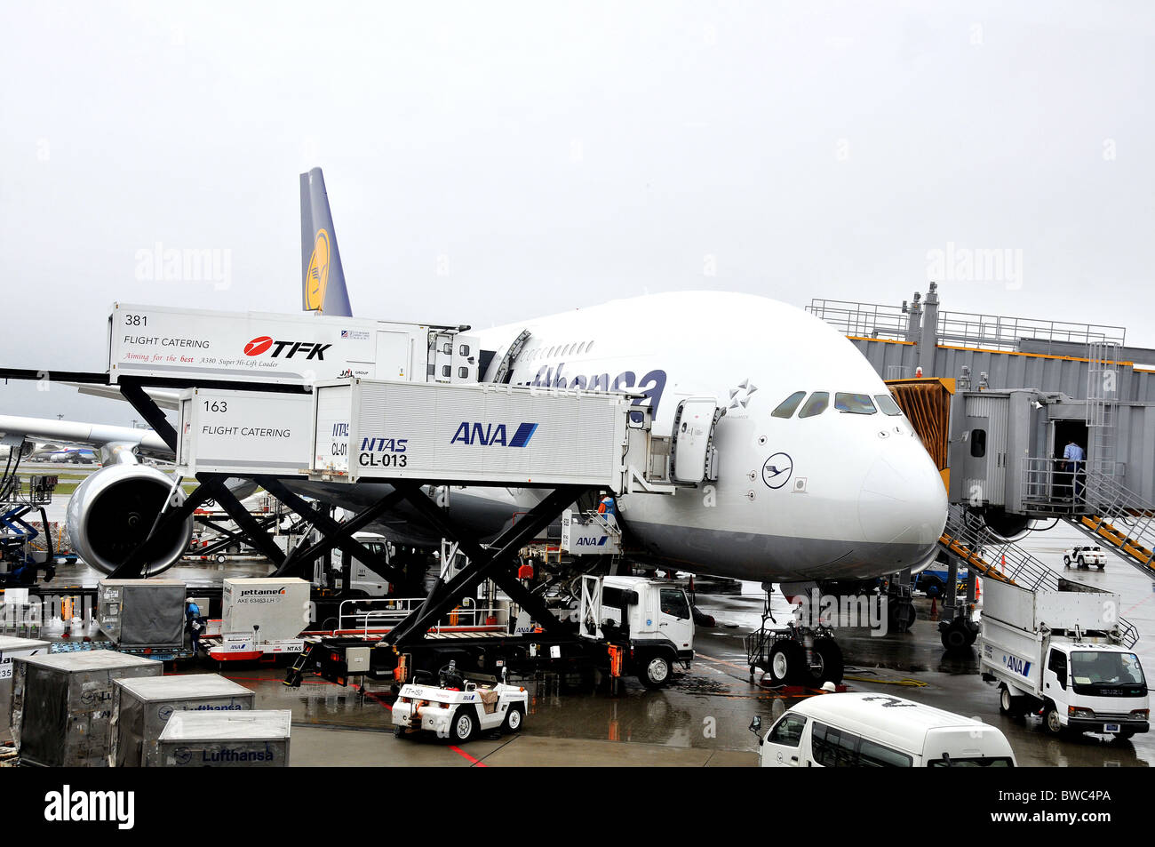 Un Aibus 380, le compagnie aeree Lufthansa, l'aeroporto di Narita, Giappone Foto Stock