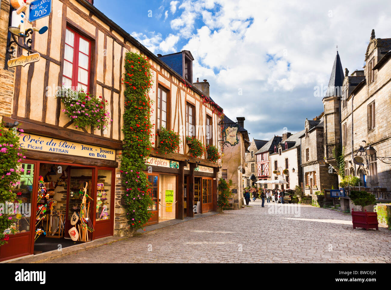 Brittany, Francia - Rochefort en Terre village street Foto Stock