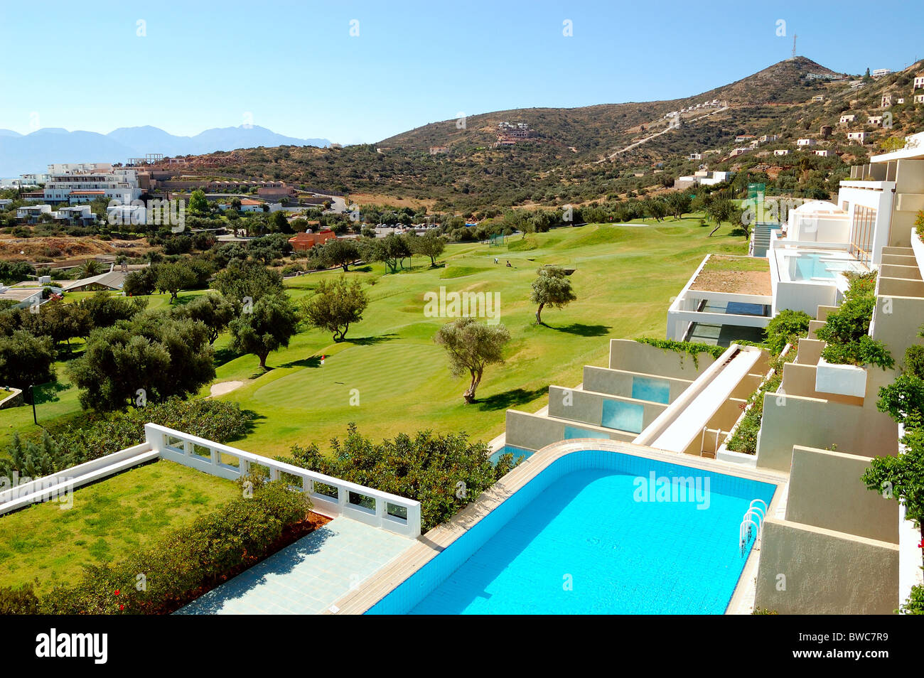 Vista dall'hotel di lusso sul campo da golf, Creta, Grecia Foto Stock