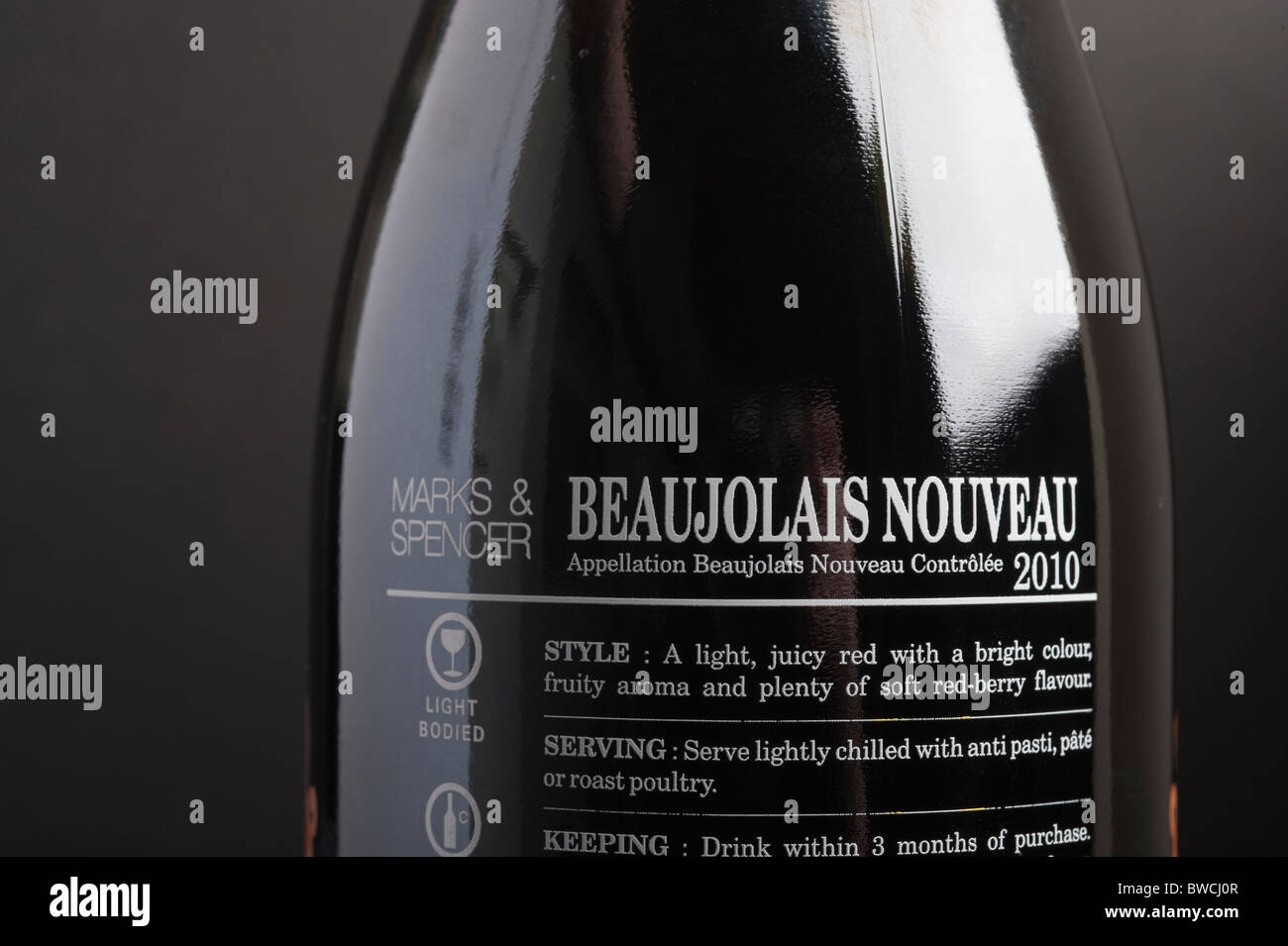 Marks & Spencer Beaujolais Nouveau 2010 vino etichetta del flacone Foto Stock