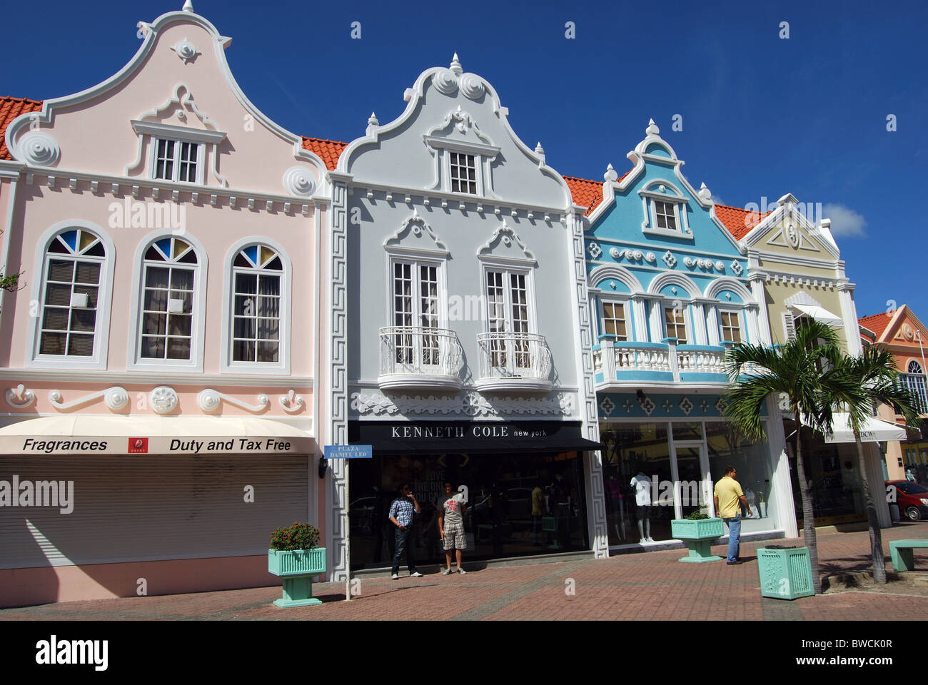 Negozio di colorati edifici, Oranjestad, Aruba, dei Caraibi. Foto Stock