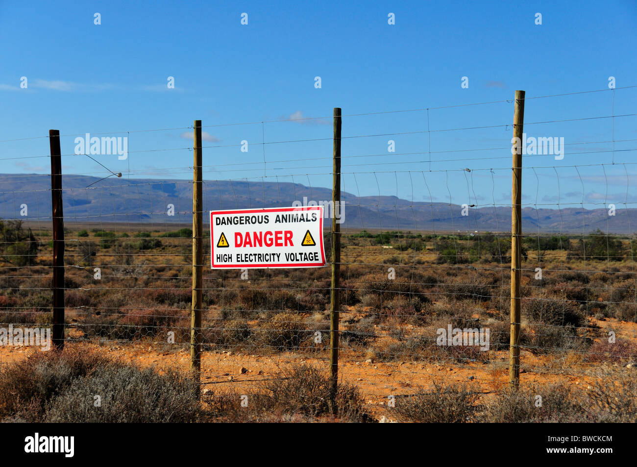 Segnale di avviso in un recinto. Sud Africa. Foto Stock